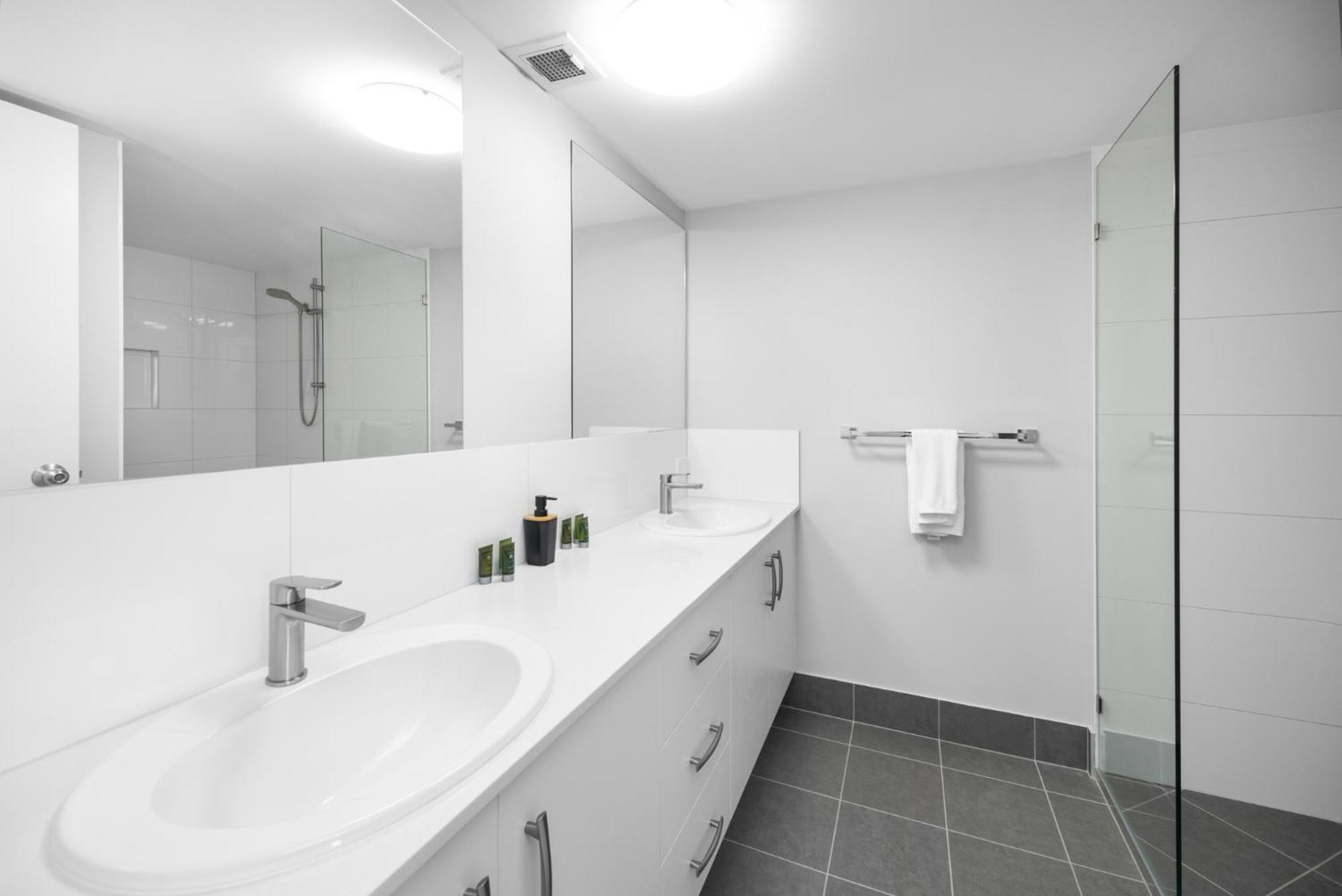 קלונדרה Cerulean Apartments מראה חיצוני תמונה